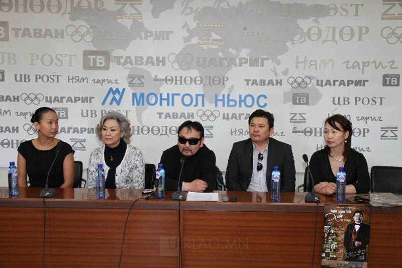 “Надаас хөврөх үнэн хайр, цаг хугацаа” тоглолтынхон хэвлэлийн хурал хийлээ